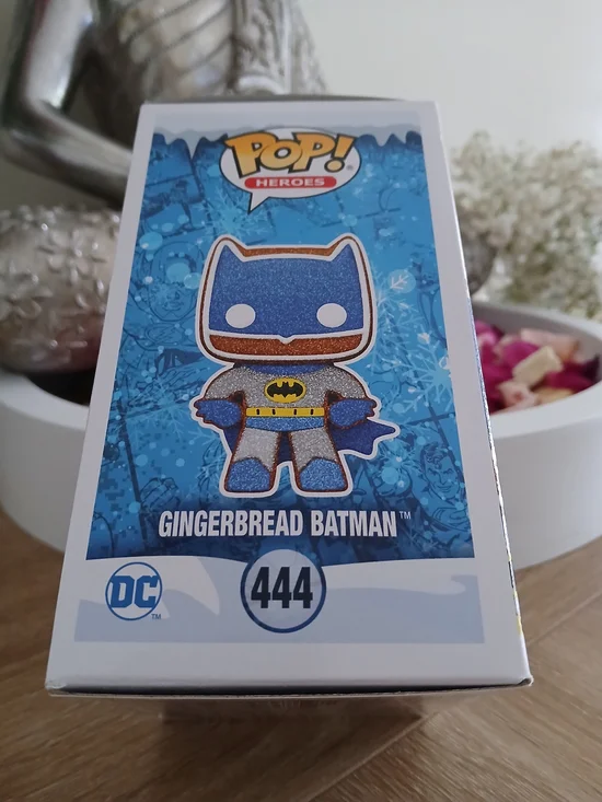 🔥NIB Funko Pop DC Super Heroes Gingerbread Batman Diamond Collection #444 - Picture 4 of 7